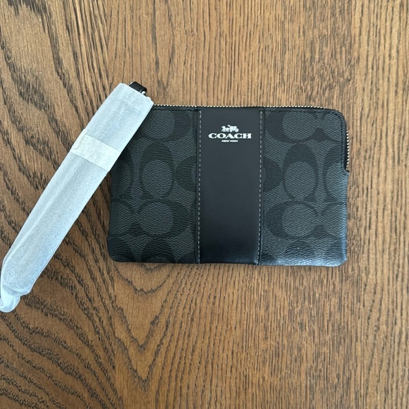 NWT Coach Wristlet - Picture 3 of 10